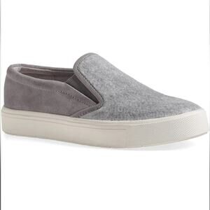 Vince Banler flannel and suede slip on sneaker gray Sz 8